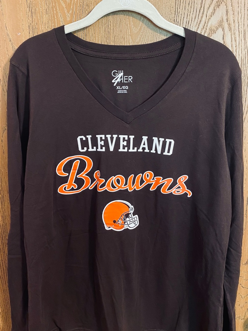 *NWT Cleveland Browns V-Neck Long Sleeve Shirt
